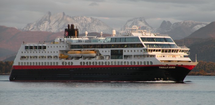 photo of NIVA ship on the water/in the sea