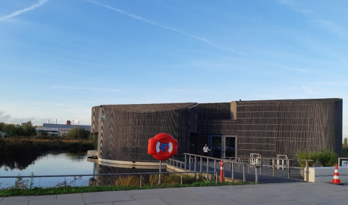 photo of a building by the water - Deltares in Delft (Netherlands)