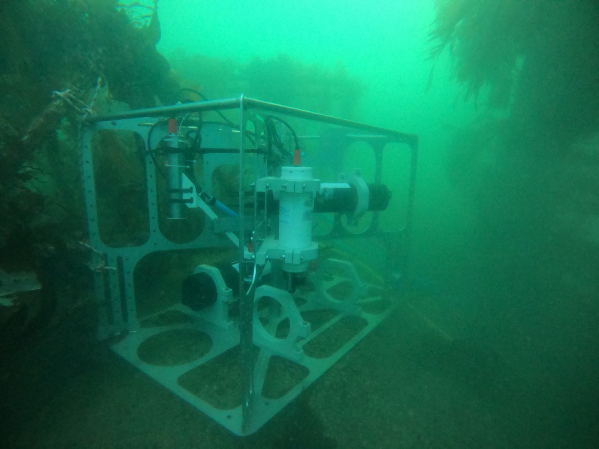 Photo of Side view of the cEGIM just after deployment near the pier of Sainte-Anne duPortzic.